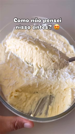 Simone | Receitas on Instagram: "Amansa sogra 😮‍💨 Pensem numa receita perfeitaaaa!! Super cremosa e o melhor, bem barata! Ingredientes: 1 lata de leite condensado 2 caixinhas de creme de leite 1 suco em pó sabor abacaxi 100 gramas de coco seco ralado Modo de preparo: No liquidificador acrescente todos os ingredientes ( menos o coco) e bata por 2 minutos, acrescente o coco e misture delicadamente, coloque em uma travessa e leve pra geladeira por 2 horas. Finalize com coco seco ralado! Fica incr