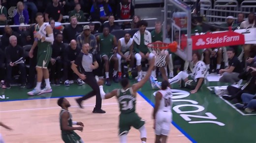 Scoot goes coast-to-coast and finishes with the tough euro! 😮‍💨 | NBA TV