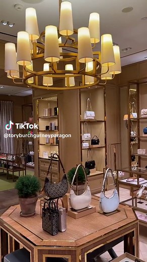 POV you in Tory Burch Gurney Paragon boutique ☺️ . Giving your virtual tour . Any inquries contact ‪ 60 12‑698 9174‬ #gurneyparagonpenang #penang #shopping #toryburch #penangisland