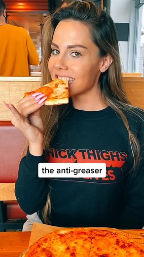Different way people eat pizza 🍕👅 #pizza #blaze #yummy #oop | the anti greaser