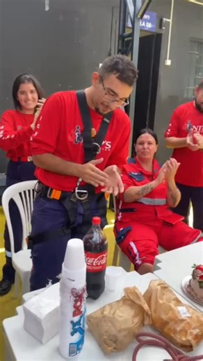 INTEP’S TREINAMENTOS 👊 on Instagram: "“Quando um de nós cai, toda a família Intep’s se levanta. Durante cada minuto de angústia, estivemos unidos em uma forte corrente do bem, com orações, pensamentos positivos e muita esperança. Betinho, sua força nos ensinou mais uma vez o verdadeiro significado de união, fé e vida. Seguimos juntos — hoje e sempre. 💙⛰️🙏” BPC 25 🫶🏻🚨💪🏻"