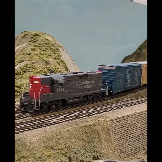 AZMR December 2023 SP GP9 mixed freight - 12/2/2023 #hoscale #modelrailroad