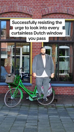 It’s a challenge 🫣🪟 #dutchreview #thenetherlands #dutchstreets #dutchwindows #dutchmemess #learndutch #visitnl #Meme #MemeCut | DutchReview