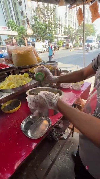 19M views · 99K reactions | The Helicopter Bhel of Mumbai at Gupta Chana Shop, Opp Vijay Nagar, Sahar Road, Andheri East | Street Food Recipes | Facebook