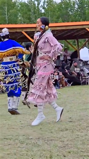Lady’s jinge dancer🪶🩷 #indigenous #powwow #jingle #dance #culture #beauty #nativeamerican #shorts
