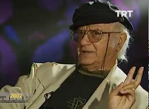 Şair, romancı, düşünür, deneme yazarı, gazeteci, senarist ve eleştirmen... Türk edebiyat ve düşünce dünyasına çok önemli katkıları olan usta kalem Attila İlhan’ı, vefatının 16. yıl dönümünde saygı ve özlemle anıyoruz. | TRT Arşiv