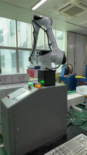 1.2K views | Fully automated production workshop, robots are packing goods.#factory #bakery | Mei LI | Facebook