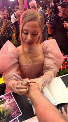 Ariana Grande Just Became a Tattoo Artist for Her Fans! ✍️✨ #Arianagrande #shorts