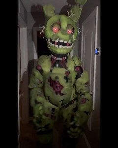 10K views · 405 reactions |  Springtrap Cosplay & Made by instagram.com/dreadfulgentleman : instagram.com/bowlerhatgal #springtrap #fnaf #fivenightsatfreddys #cosplay #fnafcosplay #springtrapcosplay #williamafton #jumpscare #halloween | EZCosplay Costumes | Facebook