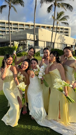 Hawai’i Wedding & Events Content Creators on Instagram: "Hilary Duff being on tour again while her songs are soundtracking bridal party entrances?? @hilaryduff Our inner Disney Channel selves are thriving 🥹✨ This is what dreams are made of!! literally!! This amazing wedding wouldn’t have been possible without this dream team! Venue: @ritzcarltonoahuturtlebay Coordinator: @finishingtouchhawaii Florist: @mariebloomsfloral Photographer: @_emilychoy Videographer: @wegoweddings BTS Content Creator: