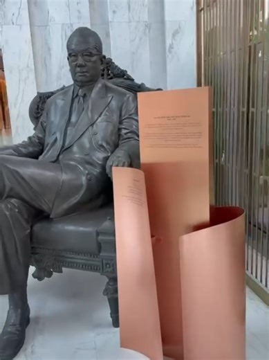 Special Customization Bronze Chemical-Etched Freestanding Memorial Plaque ✨ Bringing Brands to Life with Quality Signage ✨ From Design → Production → Installation, we deliver TOP-NOTCH signage solutions that make your business stand out! 💯 With over 30 years of experience, our team ensures every project is crafted with high quality, durable materials, and professional workmanship. 🎯 We specialize in: ✅ Billboard ✅ 3D Box Up Signage ✅ 3D LED Signboard ✅ LED Screen Display ✅ Acrylic Signage ✅ Di