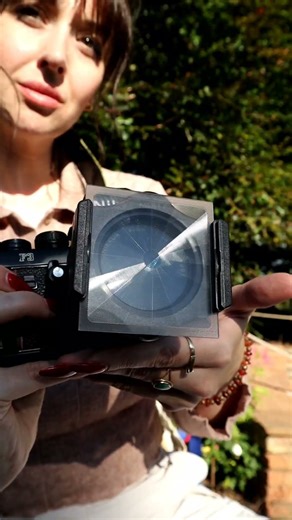 this is called a Radical Zoom, a vintage filter by Cokin #filmcamera #analoguephotography #35mmphoto