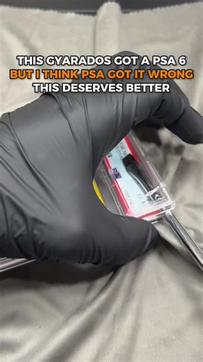 Thinking about sending your cards to PSA? Read this first. A card might look flawless to the naked eye, but there’s more to grading than what you can see. 1️⃣ Hidden surface contaminants Fingerprints, oils and microscopic debris can easily go unnoticed until your card is already encapsulated. 2️⃣ Presentation makes a difference Even minor surface issues can affect how your card is assessed. Don’t overlook the details. 3️⃣ Look beyond the obvious Corners, edges and surfaces deserve a thorough ins