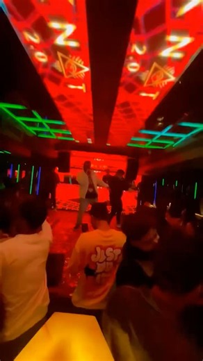When the whole club vibes to Parichay 🌊 #livemusic #hindirap #parichay #indianmusic #explorepage