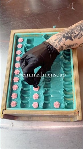 Making a Beachy Floral Layered Soap 🌺 #soapmaking #soap #handmadesoap #soapmaker #soaps #soapbars