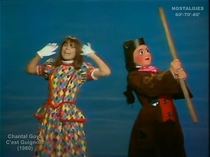 80's... "C'est Guignol !" : chanson issue de la comédie musicale "Le Soulier qui vole"... Elle donnera l'occasion à Chantal Goya d'insuffler une nouvelle jeunesse à la célèbre marionnette lyonnaise créée au début du XIXe siècle. Elle fête aujourd'hui ses 78 ans. Joyeux anniversaire, Chantal ! #ChantalGoya | Nostalgies 60'-70'-80'