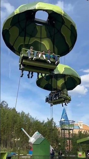 Toy Soldiers Parachute Drop - Disneyland Paris #toystory #toysoldier #disneylandparis