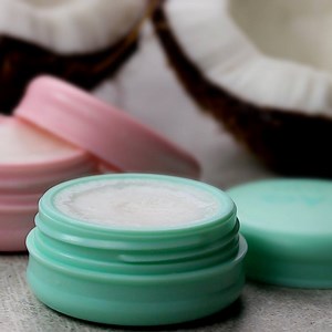 519K views · 4K reactions | L'huile de noix de coco est bénéfique pour votre peau. | Femme Heureuse | Facebook