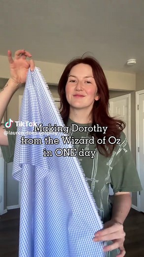 Dorothy Gale Cosplay from The Wizard of Oz