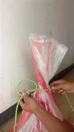Strong sack knot, This way the sack will not open when tied! 💯