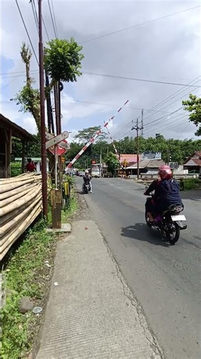 Detik-detik Palang Menutup | Seconds The Gate Closes #shorts