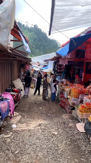 You won't find this on a typical tourist map. Dieng market, central java #indonesia #market #dieng