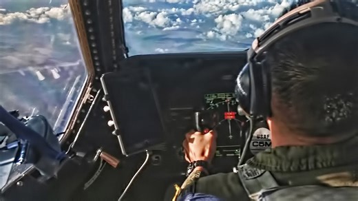 Largest USAF Aircraft C-5M Super Galaxy • Aerial Refuel OPS