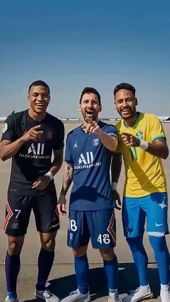 Messi & Neymar ‘ Mbappe kangaroo vs Ronaldo kangaroo #cr7 #football #ai #ronaldo
