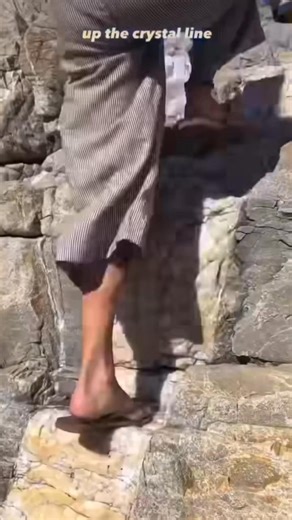 🌊✨ Discover the Magical Rock Pools of Tsitsikamma! ✨🌊 Hidden along South Africa’s breathtaking Garden Route lies one of nature’s most peaceful wonders — the Rock Pools of Tsitsikamma 💙. Here, crystal-clear waters rest between rugged cliffs and smooth boulders, creating a natural playground for swimming, snorkeling, or simply soaking your feet as you take in the beauty around you. 🐚🌿 🌤️ Why Visit the Tsitsikamma Rock Pools? 💦 Perfect for a refreshing swim after a hike 🐠 Home to small mari