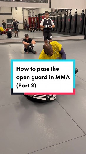 How to pass the open guard in #mma (part 2) Follow for more #tutorial 🙏🏼 #fyp #grappling