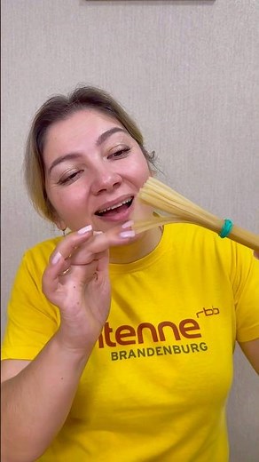 Instant noodle paintbrush DIY