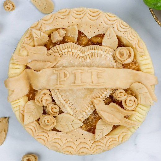 Watch how simply this 3D pie art comes together and we promise you’ll think “I totally can do this” Full instructions: http://www.cbc.ca/food/recipes/perfect-crust-and-3-d-pie-art-tutorial | CBC Life