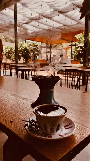 አይደምቅም ያላንቺ ቁኑ: ቀላል ቡና አስተያየት