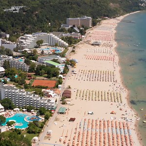 33 reactions | Да! Това е #Албена. Курортът, кръстен на едноименното...