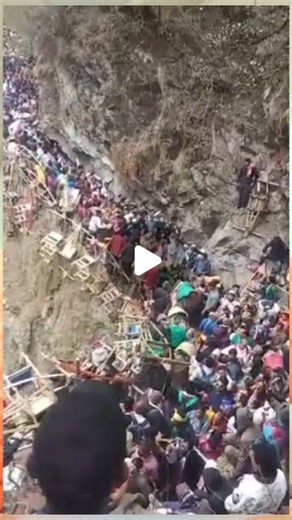 Jyoti Taneja Bhasin | Massive Crowd at Yamunotri Temple opening for Char dham Yatra, Devotees wait in long queue. #chardham #yatra #religious #yamunotri #crowd... | Instagram