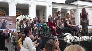 1.4M views · 54K reactions | O parada de modă s-a transformat într-o lecție de viață aseară la Cluj-Napoca. Zeci de clujeni au asistat la defilarea a 12 modele… atipice. A fost cea de-a 26 ediție a evenimentului Atipic Beauty, organizat cu scopul de a arăta că și ei pot fi la fel ca toți ceilalți, că nu trebuie să îi privim diferit, ci să le dăm șansa să se reintegreze în societate. | TVR Cluj | Facebook