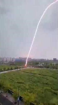 Tree Expert Warns of DEADLY Lightning Strikes Lightning Strikes Tree in 4K - Tree Catches on Fire !!