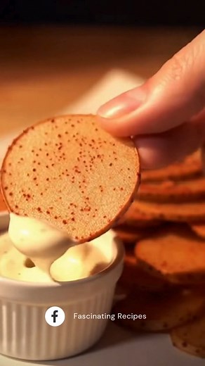 Crispy Air Fryer Potato Slices A simple, crispy, and comforting side dish—perfect when you want golden, crunchy potatoes without the fuss of deep frying. What You'll Need Potatoes, thinly sliced (3 medium) Olive oil (1½ tbsp) Paprika (1/2 tsp) Garlic powder (1/2 tsp) Salt (1/2 tsp) Black pepper (1/4 tsp) Chili powder or Italian seasoning, optional How to Make It 1. Wash and thinly slice the potatoes. Pat dry thoroughly to remove excess moisture. 2. Toss the potato slices with olive oil, paprika,