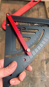 Sneak Peek 👀 New RSA180/7 adjustable squares back from anodising. Onto the laser the next few days 🔥 Black with red, gold, blue fences available in the first batch 👌 Make sure you’re signed up to our emails for all of the details and exclusive release dates. #raftersquare #adjustablesquare #tools #handtools #newtools #rafters #roofing carpentry | TrigJig