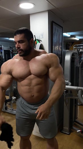 Middle East Bodybuilder: Flexing Strength and Mass