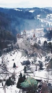 Bran Castle, often referred to as “Dracula’s Castle,” is a historic fortress located near Bran in Brașov County, Romania. Perched on a rocky hilltop, the castle was built in the late 14th century, primarily to defend against Ottoman invasions and to control trade routes between Transylvania and Wallachia. Although it is associated with the legendary vampire Count Dracula from Bram Stoker’s novel, there is no evidence that Stoker knew of the castle, and its connection to Vlad the Impaler, the rea