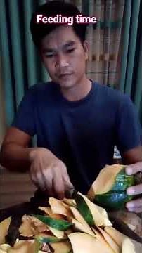 african nightcrawler, feeding time #gardening #farming101 #worms