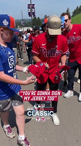 “You’re gonna sign my jersey too”#LittleLeagueClassic | Little League