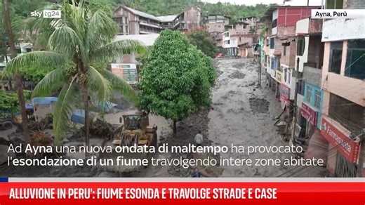 Alluvione in Perù: fiume esonda e travolge strade e case