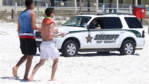 These are places you can or can’t bring or drink alcohol on the beach in Florida