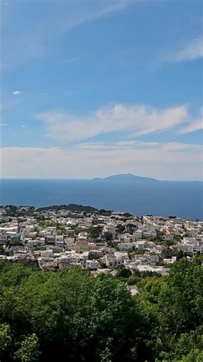 Relaxing Capri Chairlift #capri #montesolaro #italy