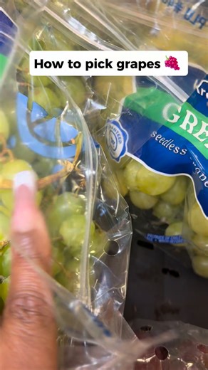 Kierra Kash on Instagram: "Did you know how to pick grapes 🍇??#grapes #fruit grapes"