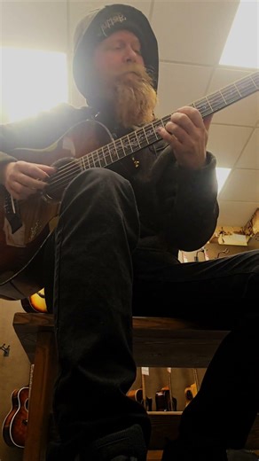 Guitar shop goofin' 🤘