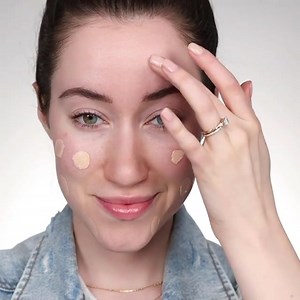 14 reactions | @allieglines 's strahlende Haut kann nur eins bedeuten: Unser 3-in-1 COMPLEXION RESCUE Tinted Moisturizer. Mit der Smoothing Face Brush lässt er sich nahtlos auftragen und hinterlässt ein natürlich strahlendes Finish. #CleanBeauty #bareMinerals #complexionrescue #mineralmakeup #tintedmoisturizer #naturalbeauty | bareMinerals | Facebook