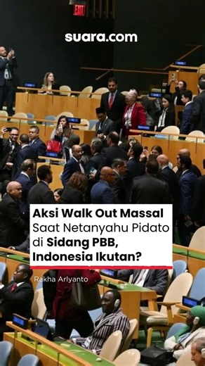 Sejumlah delegasi negara yang hadir di Sidang PBB di New York, Amerika Serikat (AS) walk out atau WO saat Perdana Menteri (PM) Israel Benjamin Netanyahu berpidato. Momen ini terjadi Jumat (25/9) waktu setempat. Para delegasi negara yang hadir tampak berkerumun ke luar ruang sidang. Termasuk delegasi Indonesia. Hal ini dikonfirmasi oleh Kementerian Luar Negeri RI. Aksi WO ini menjadi bentuk kritik dan protes atas Israel khususnya yang berkaitan dengan genosida di Palestina. #netanyahu #israel #un